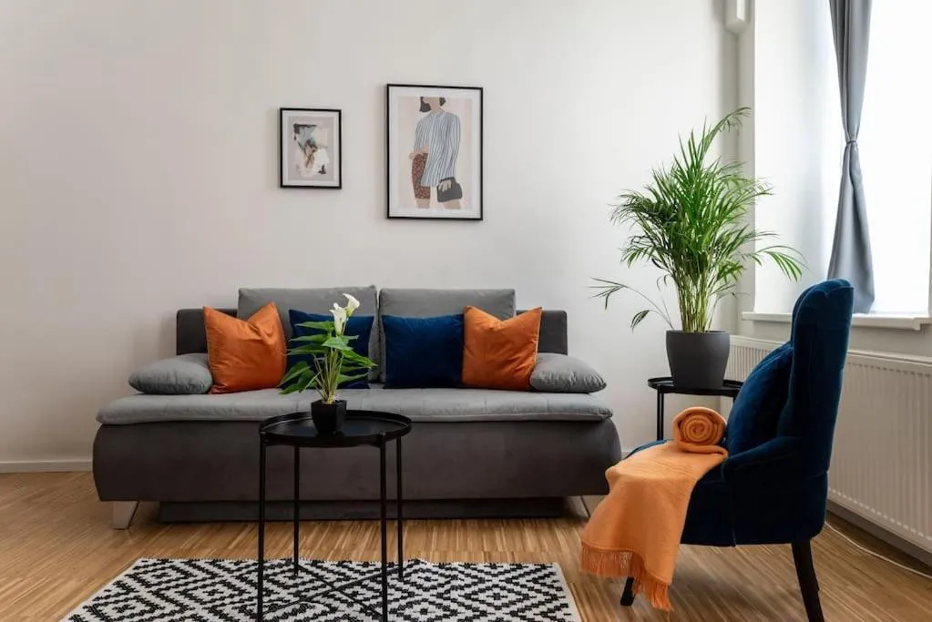 HM • Pristine 1BR Steps from City - 3