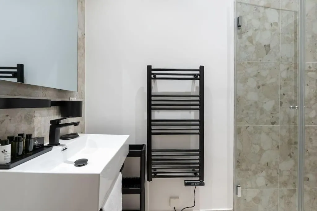 HM • Pristine 1BR Suite, Quick to City - 2
