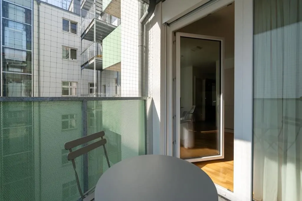 HM • Sunny 1BR Home with Balcony - 2