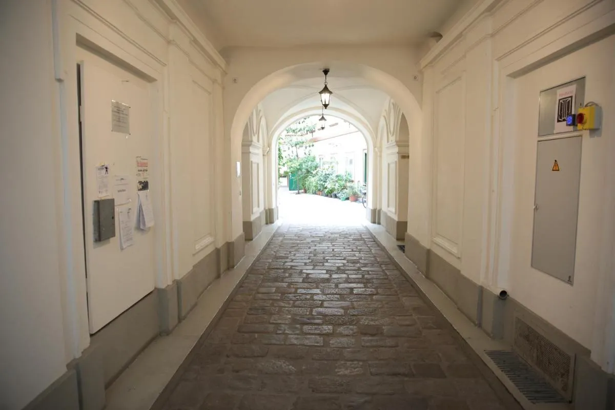 Heart of Vienna – City Apartment - 3