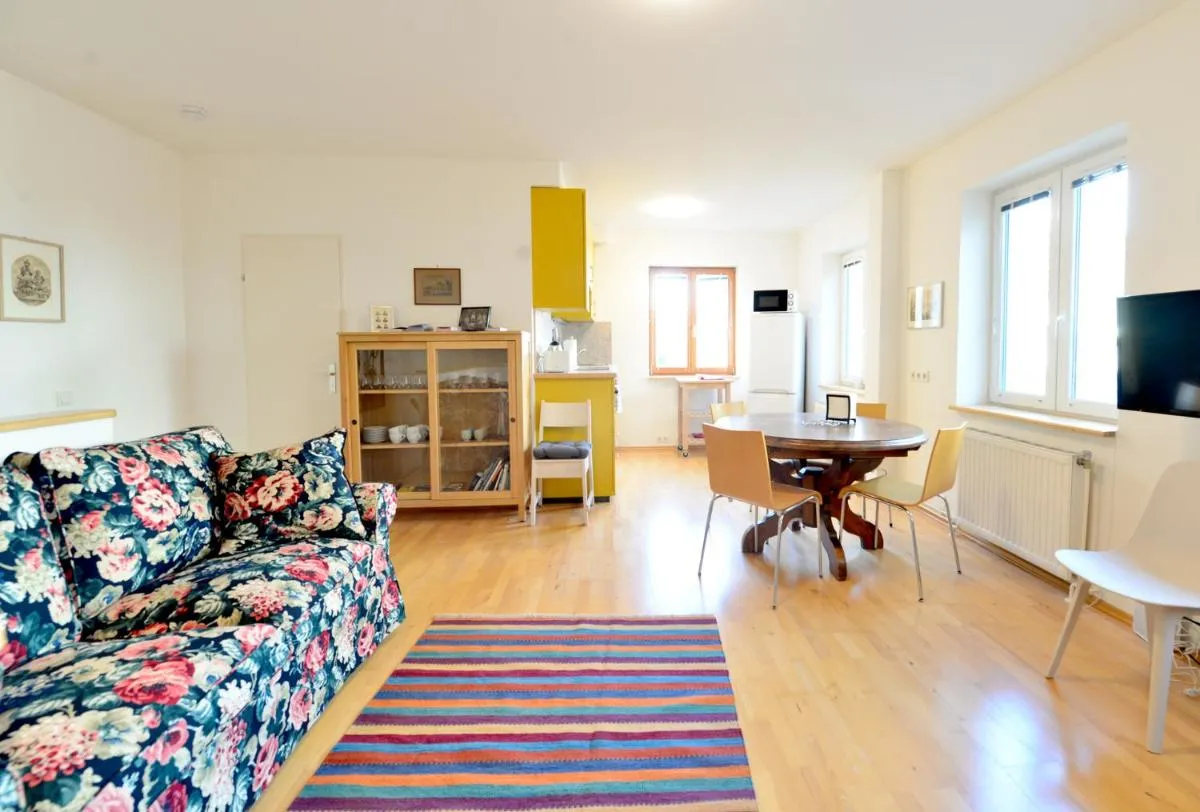 House With Courtyard & Parking Close To Stadtpark - 3