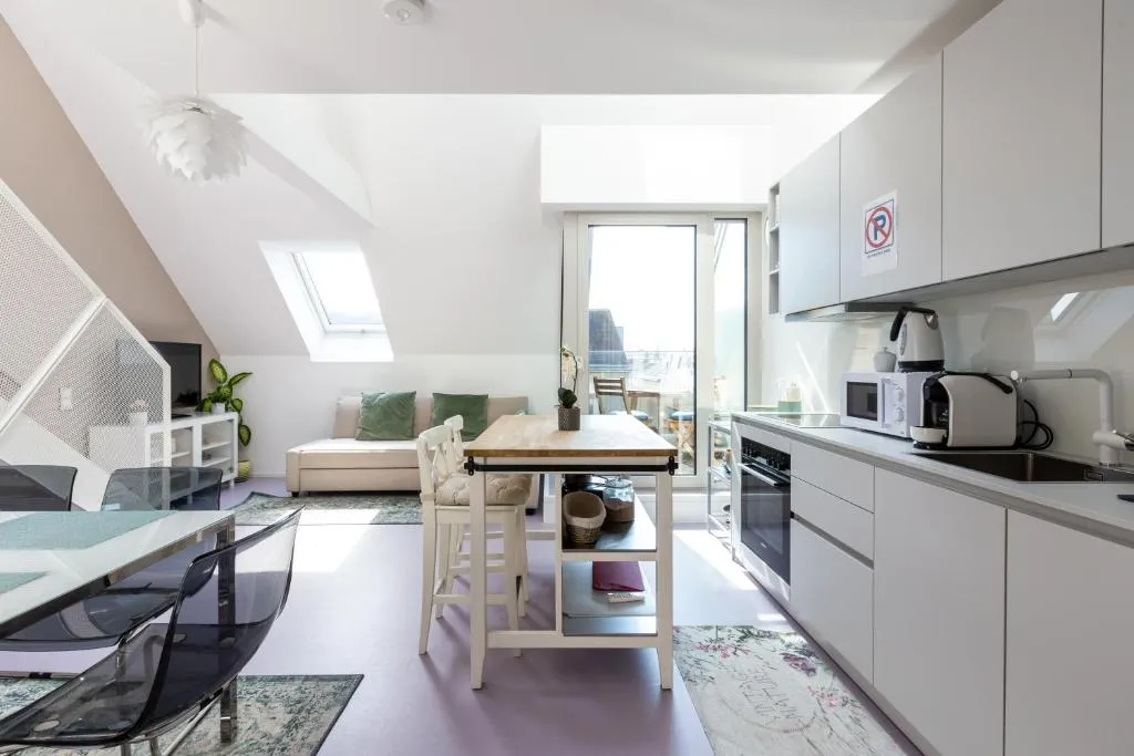 JULIUS 6 – Duplex Apartment 5 Mins to City Center