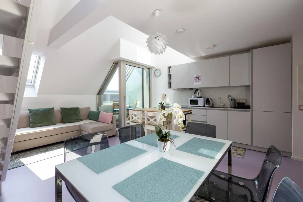 JULIUS 6 – Duplex Apartment 5 Mins to City Center - 2