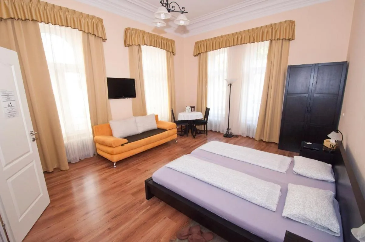 K+T Boardinghouse - 2