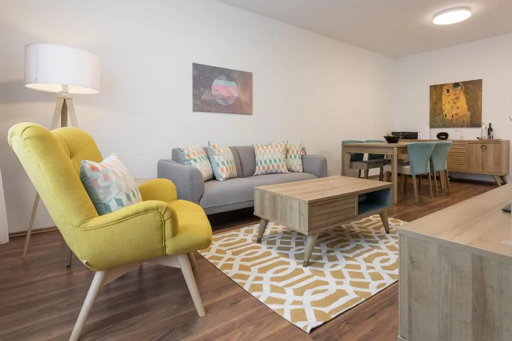 Mar Suite Apartments – Simmering