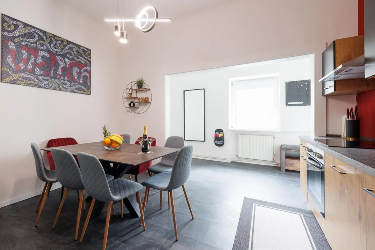 NEW ShalalaLiving Vienna Spacious Home for Family & Friends - 3
