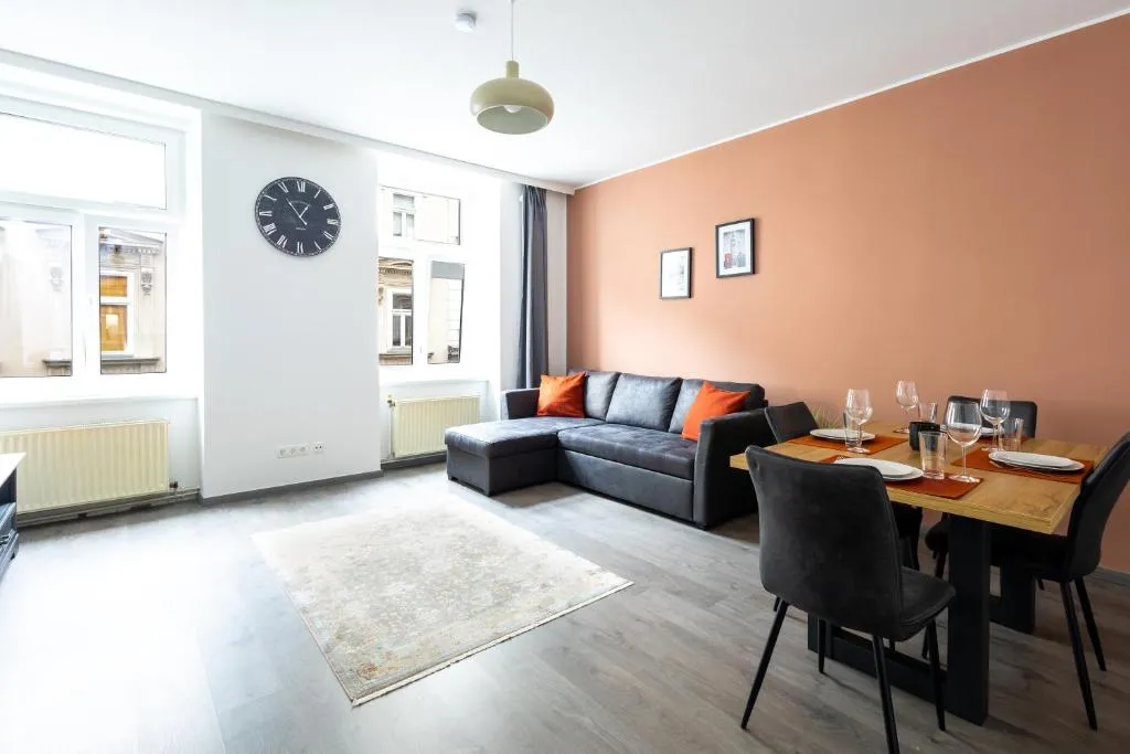 Newly renovated, quiet street central apartment with two bedrooms