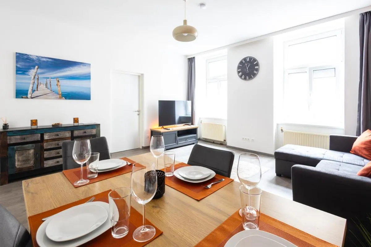 Newly renovated, quiet street central apartment with two bedrooms - 3
