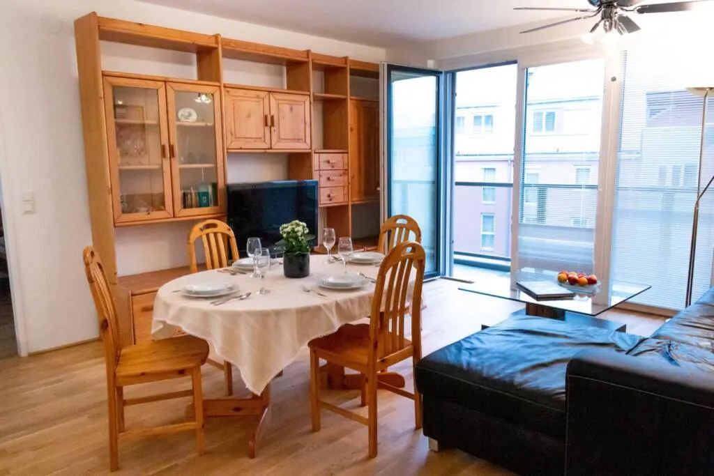 New, quiet flat next to U1, VIC, shopping mall,…
