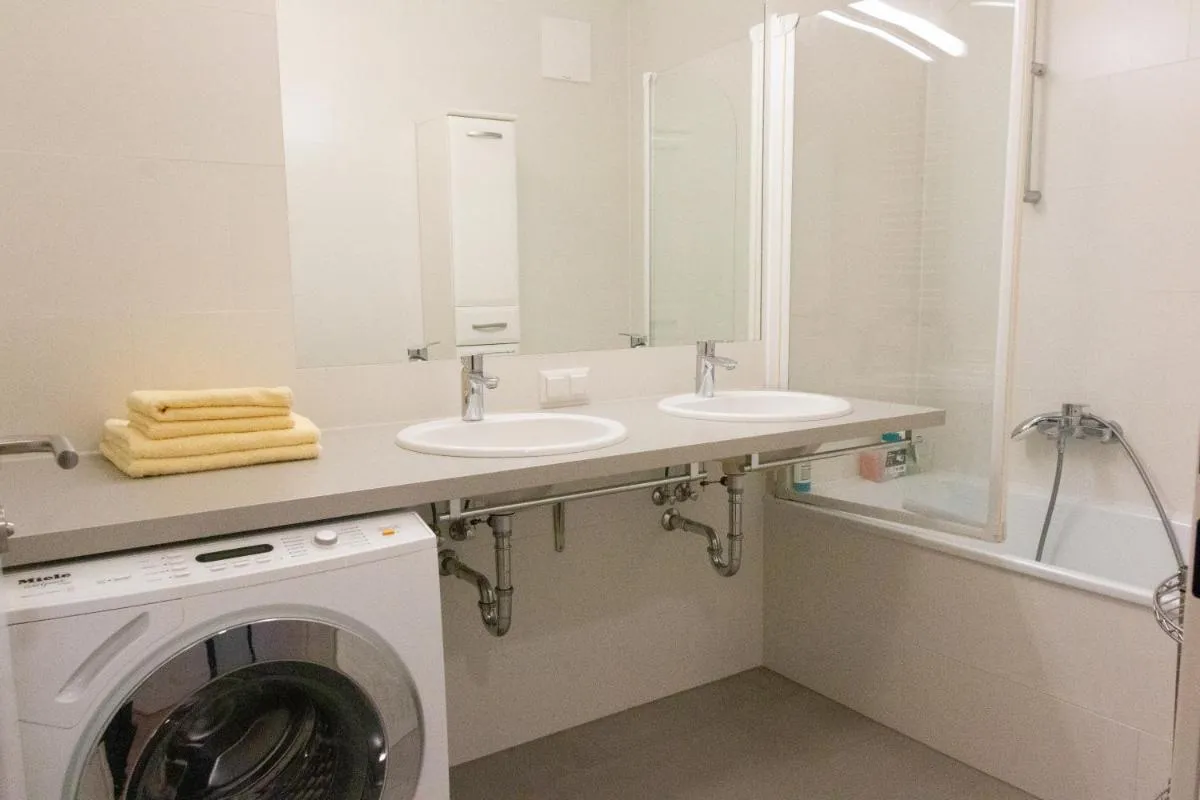 New, quiet flat next to U1, VIC, shopping mall,… - 3