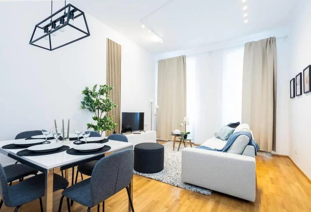 OrestaLiving – Spacious 2BR on the Danube Canal