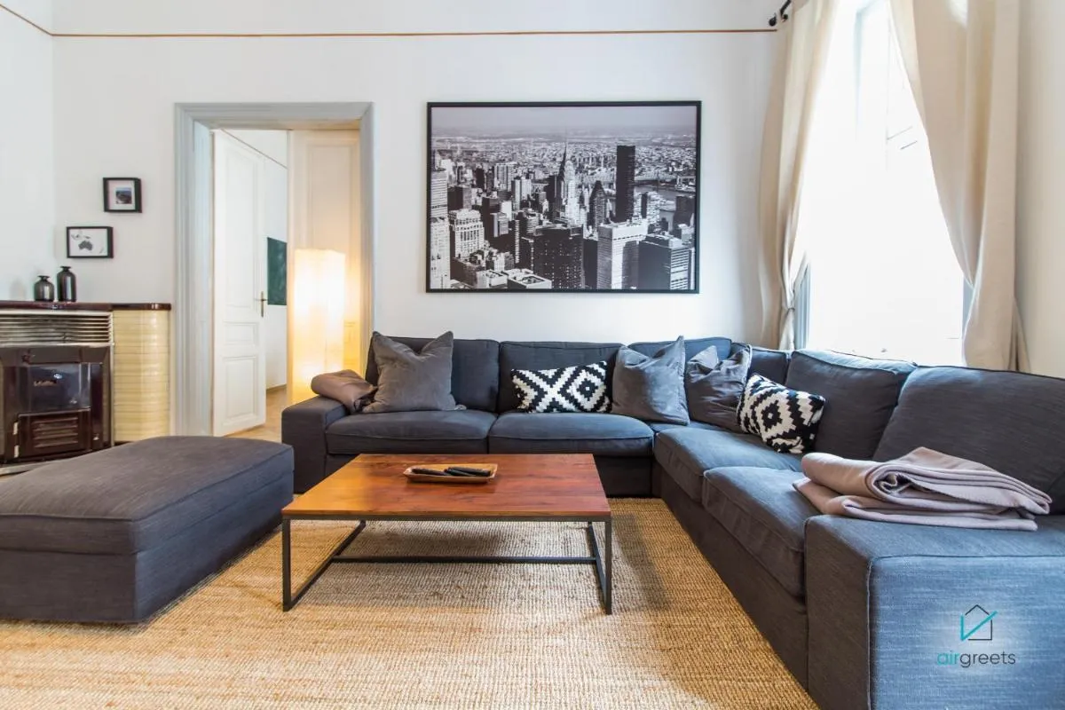 SPACIOUS AND EXTRAORDINARY VIENNA APARTMENT - 3