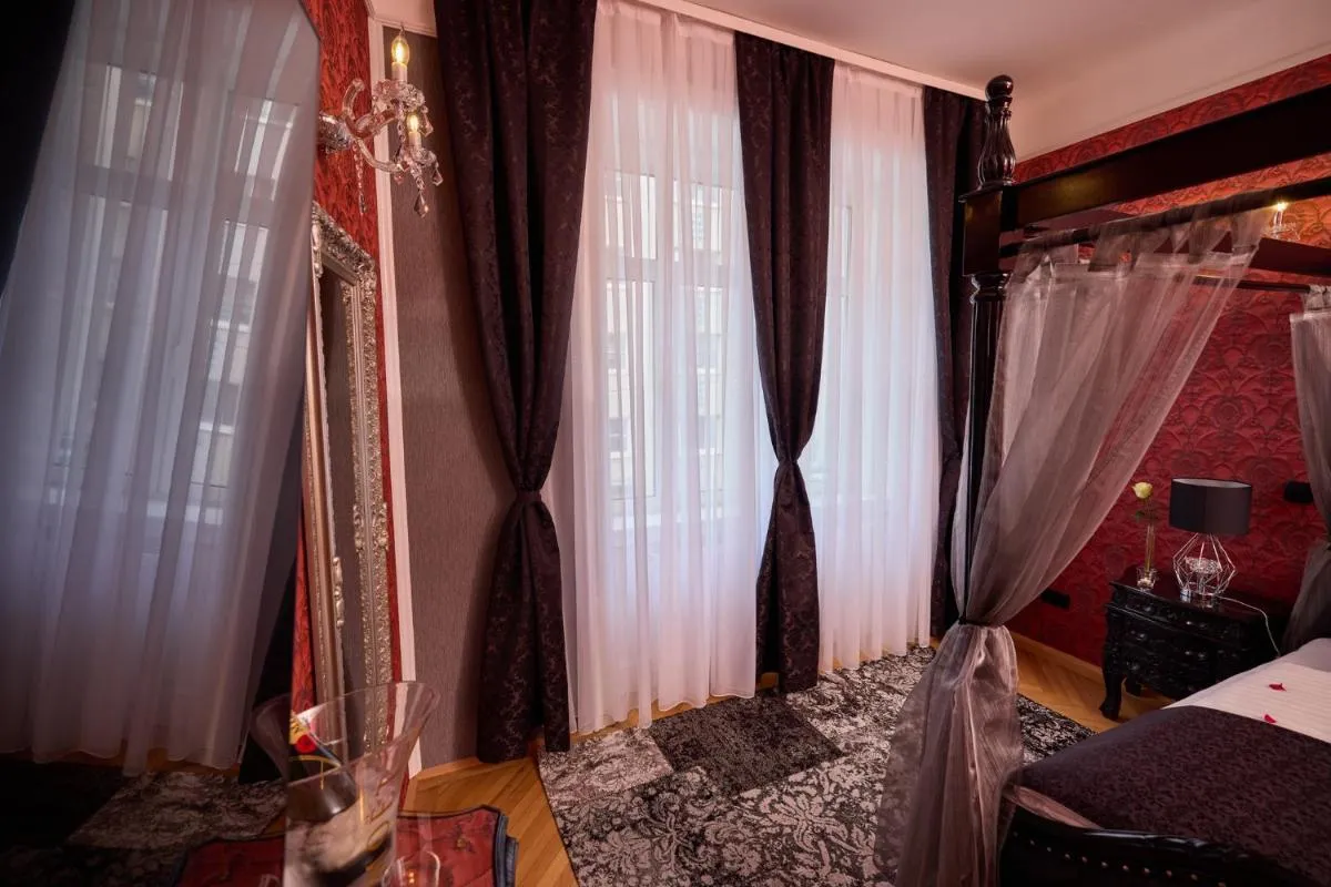 Sophie’s Place – Love Edition - 3