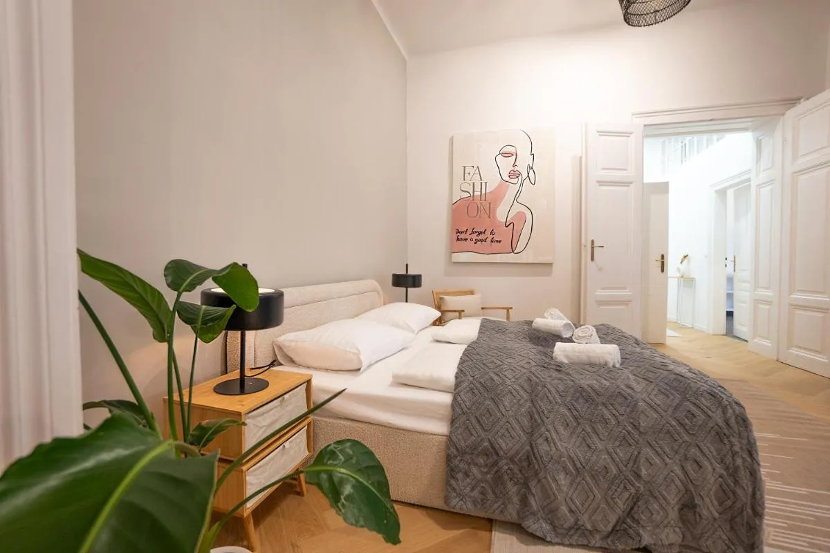 Spacious 110м2 flat in the city center - 2