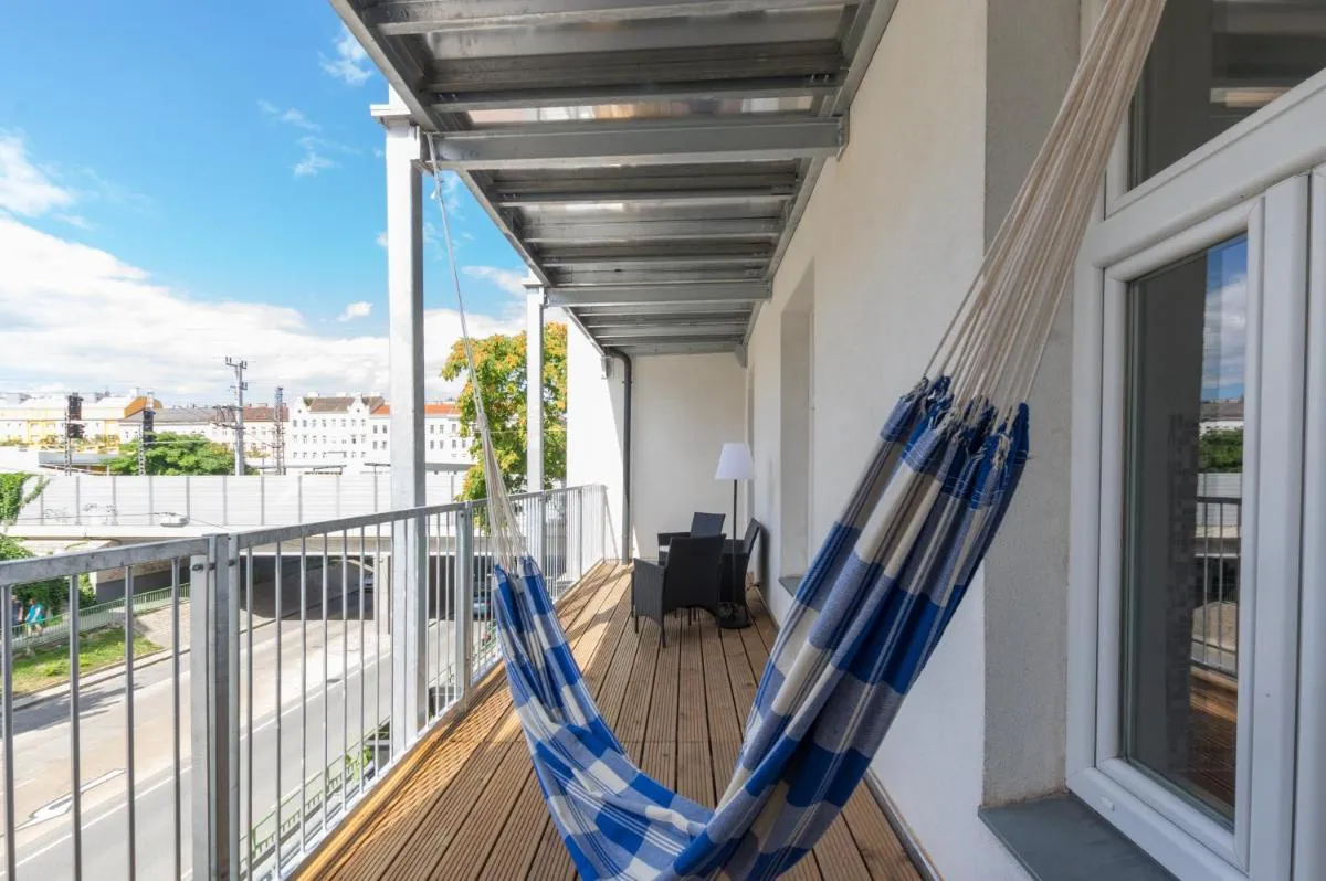 Spacious Apartment in Center with Terrace - 3