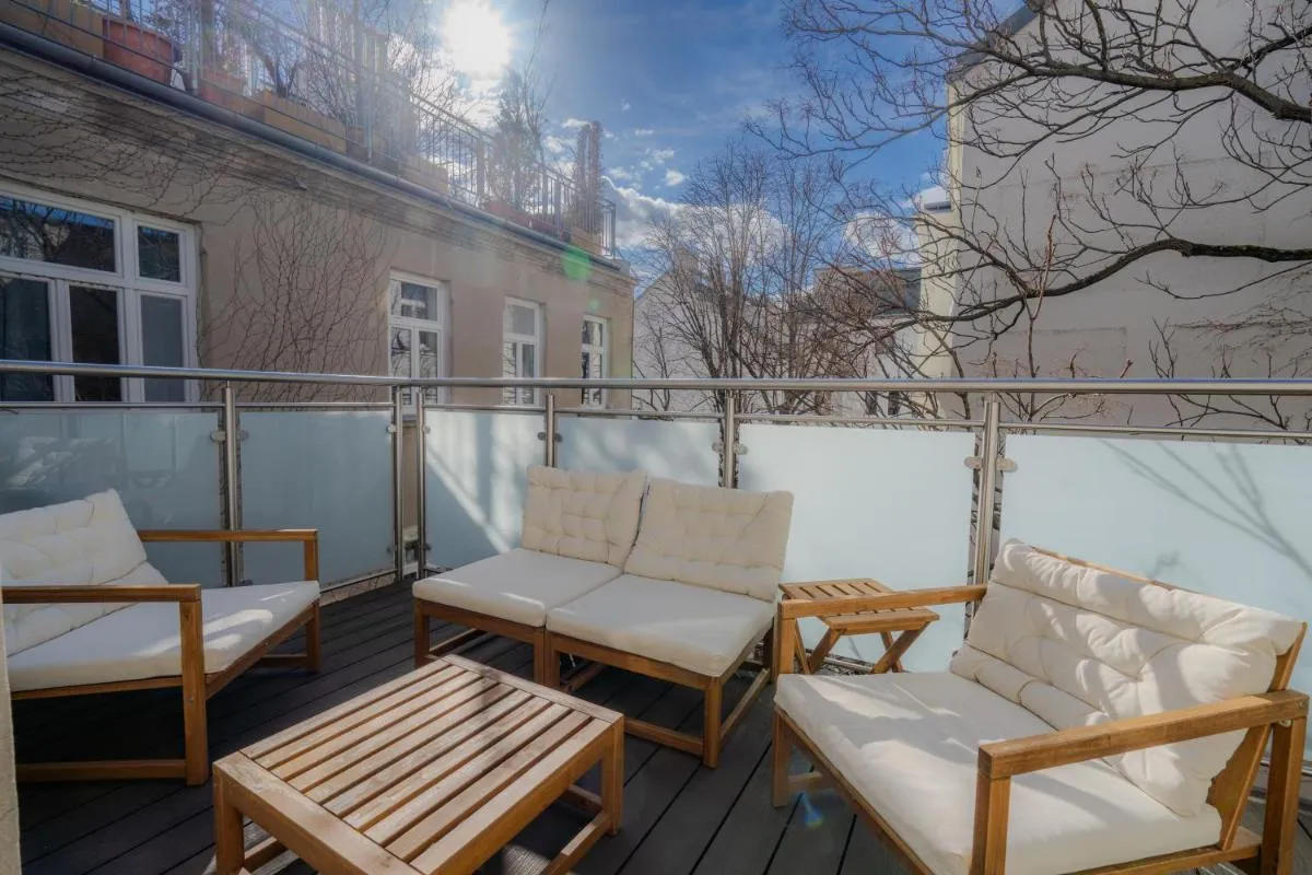 Spacious Apartment in the heart of the 8th district - 2