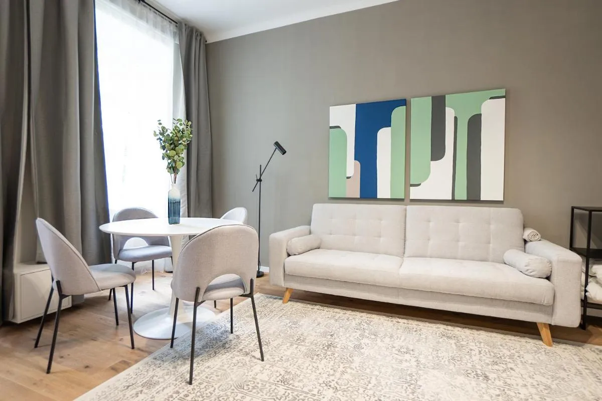 Spacious cosy apartment with a balcony and a king-size bed 15 minutes away from Stephansdom - 2