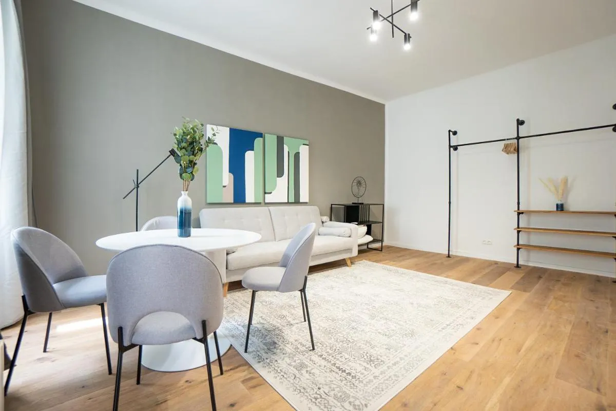 Spacious cosy apartment with a balcony and a king-size bed 15 minutes away from Stephansdom - 3