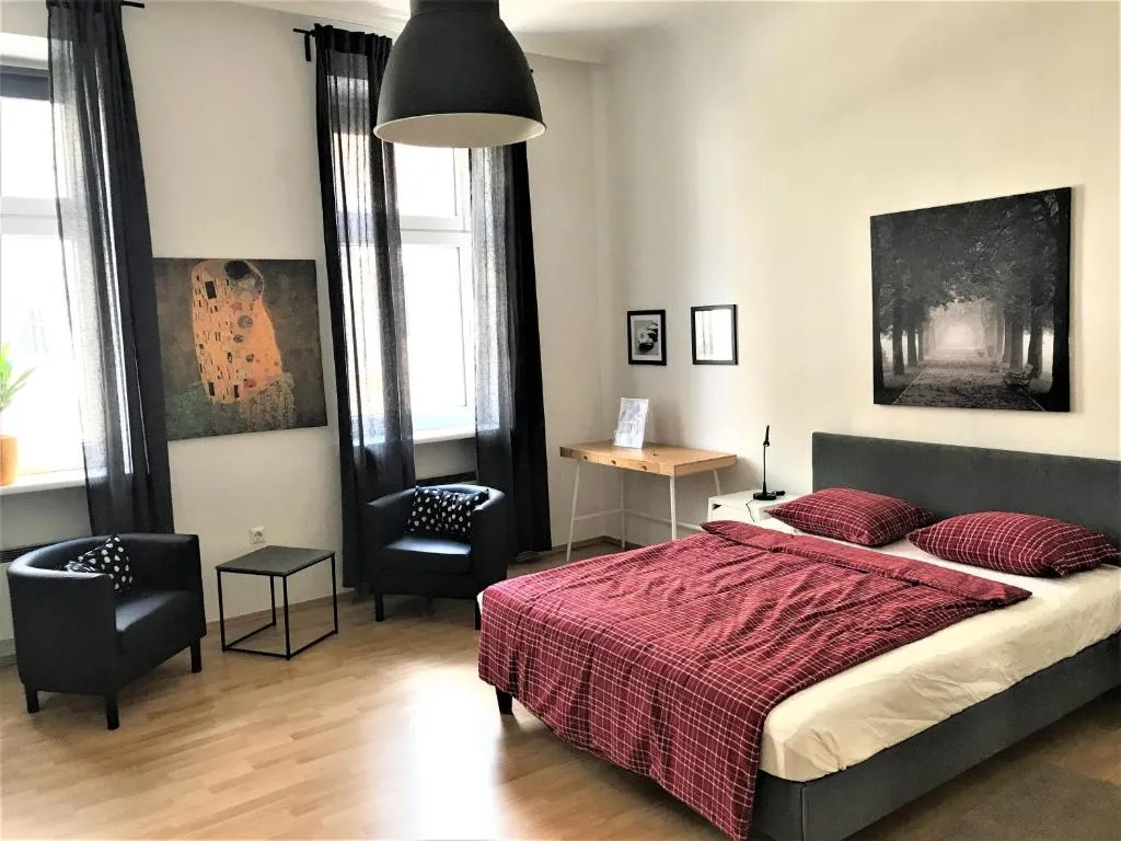 Studio & Apartments near Reumannplatz