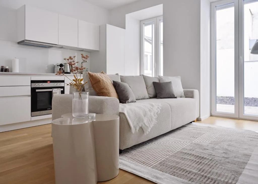 Stylish & Modern Apartment – Private Garden & Free Parking
