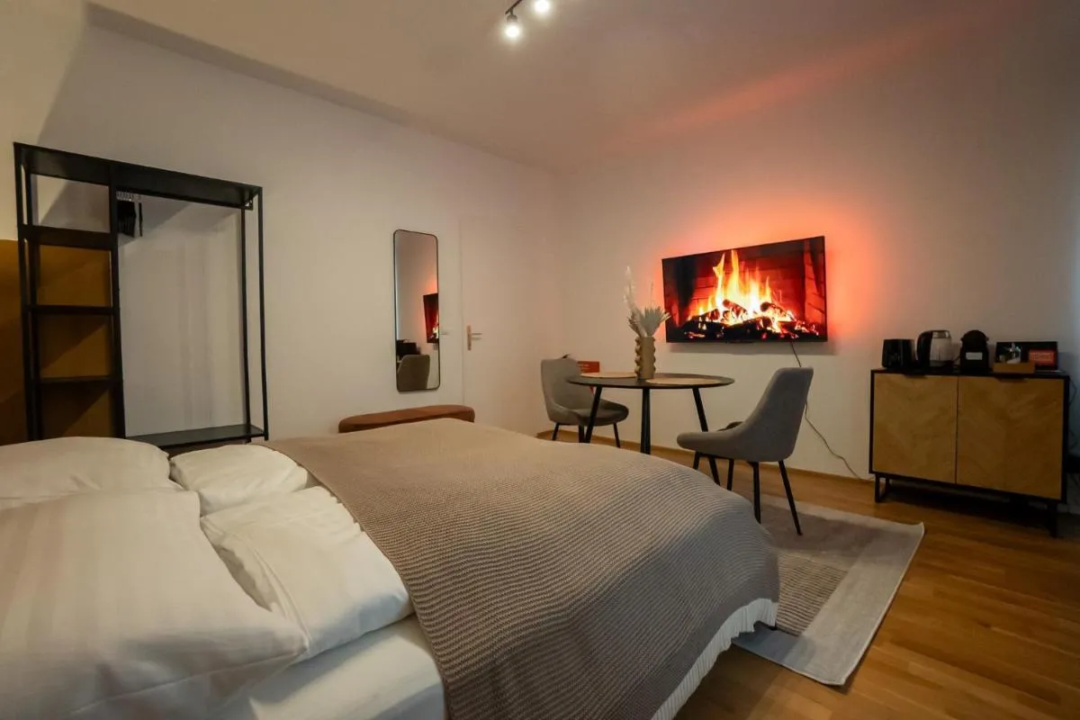 Stylish Modern Studio in Central Location - 2