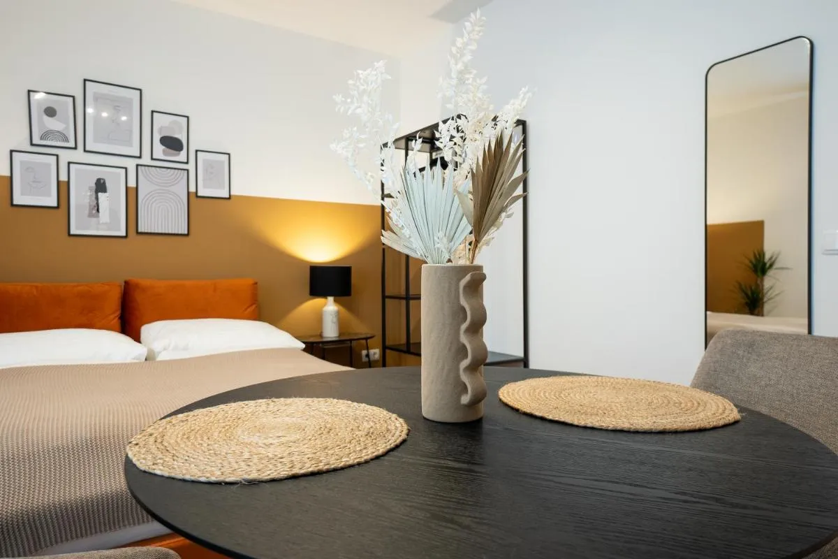 Stylish Modern Studio in Central Location - 3