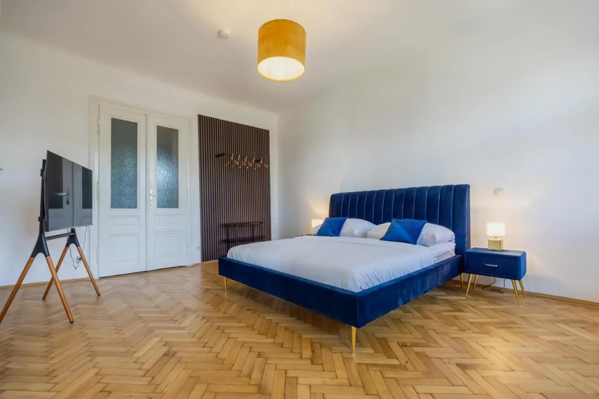 Stylish Vienna Apartment: Metro Access, and City Center All in One - 2