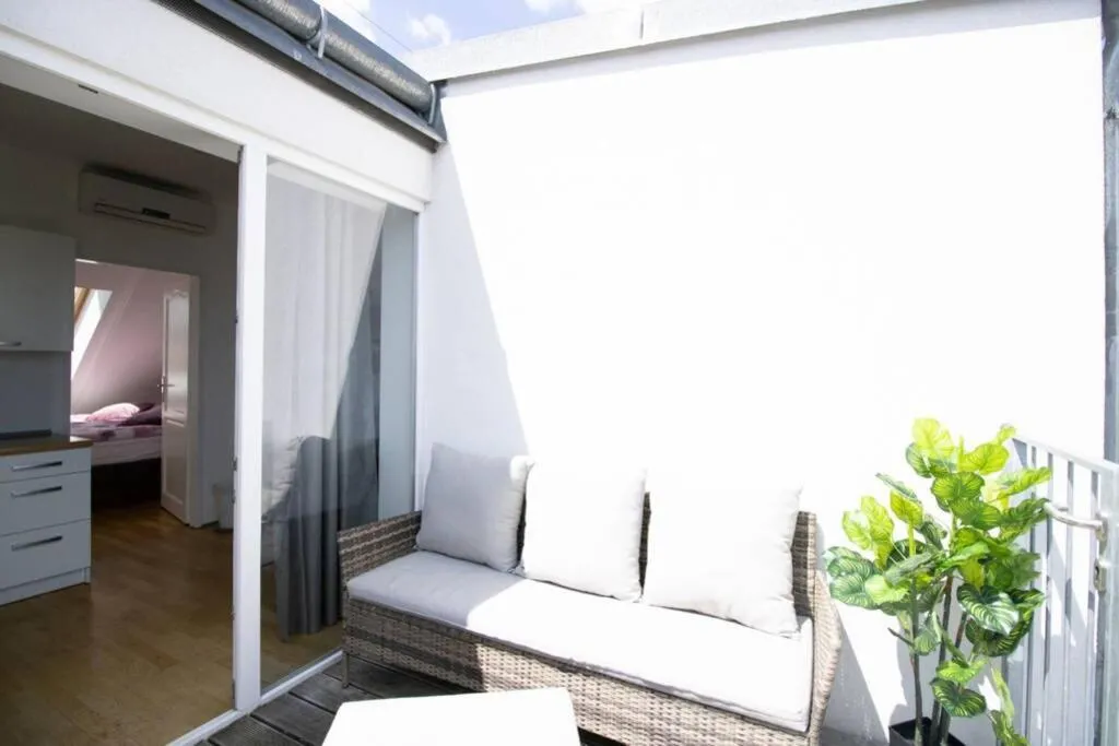 Sunny & cozy Penthouse with Balcony DG4 - 2