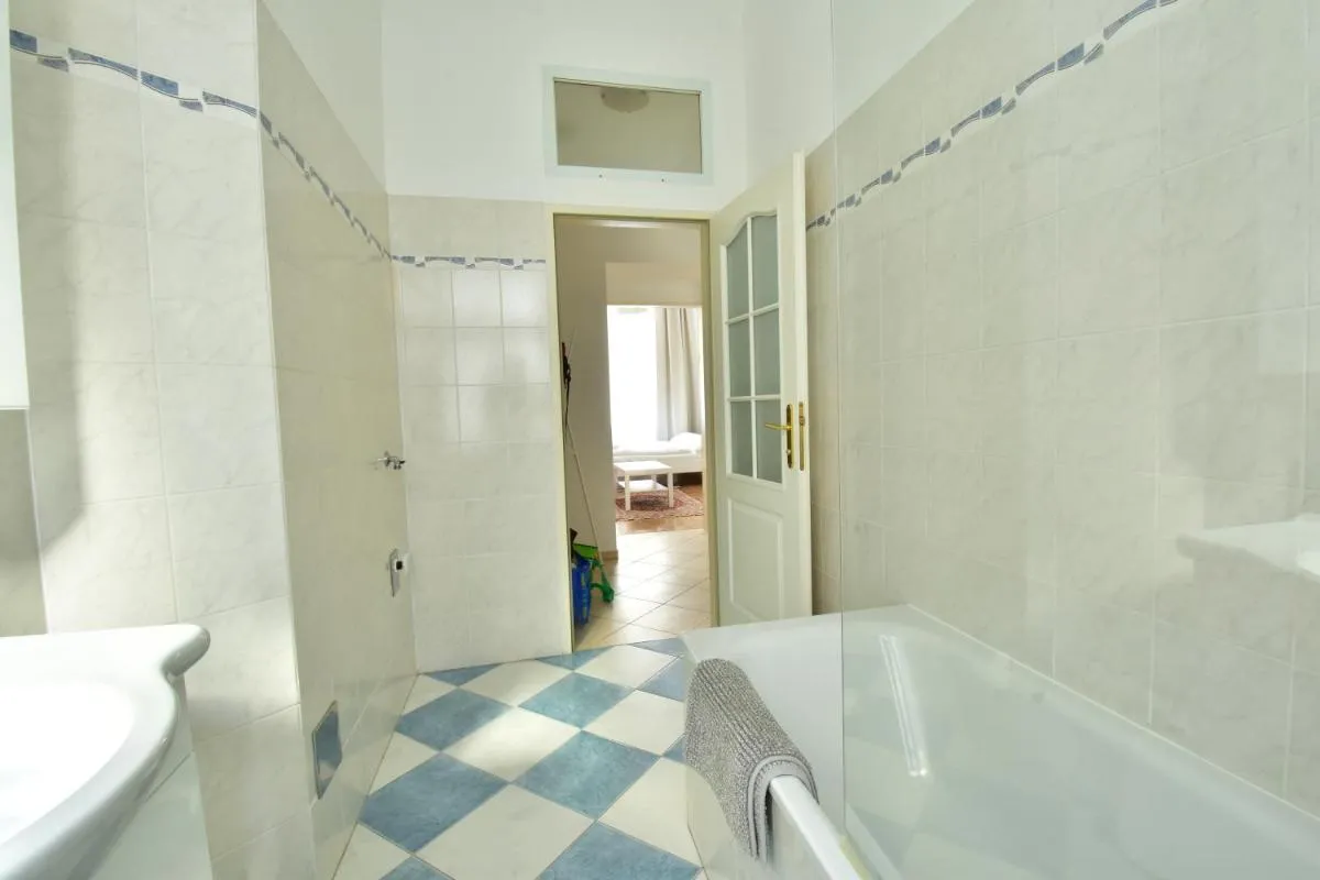 UNIVERSUM APARTMENT 3 - 2