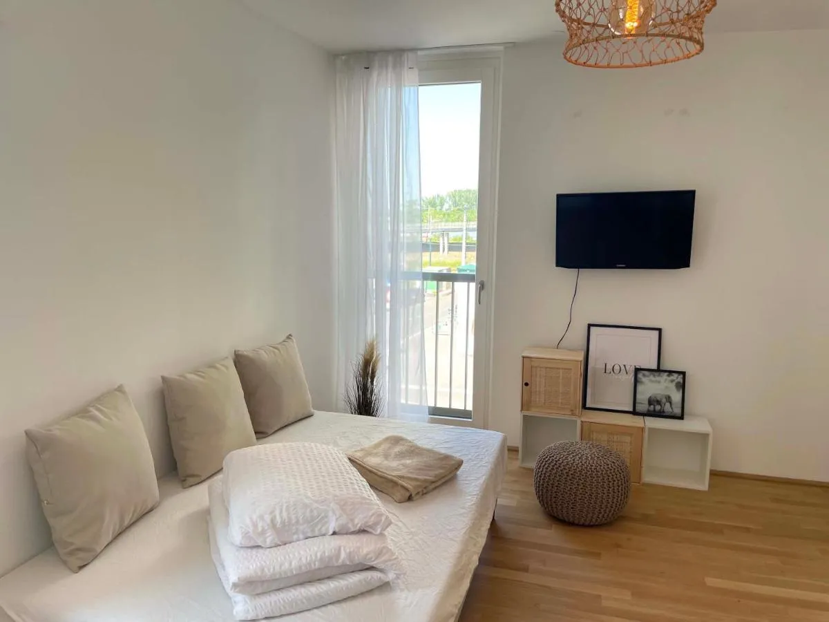 Urban Oasis: Stylische Wohnung - 3