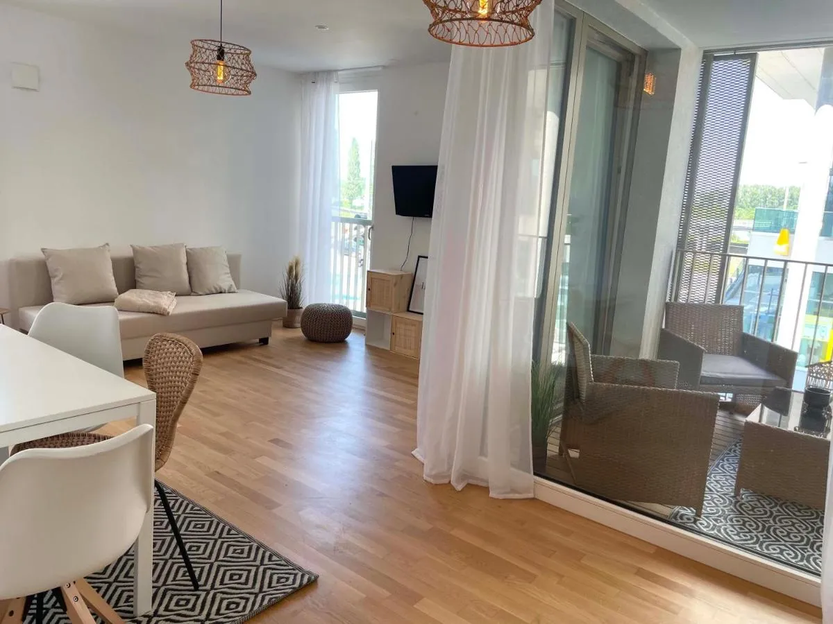 Urban Oasis: Stylische Wohnung - 2