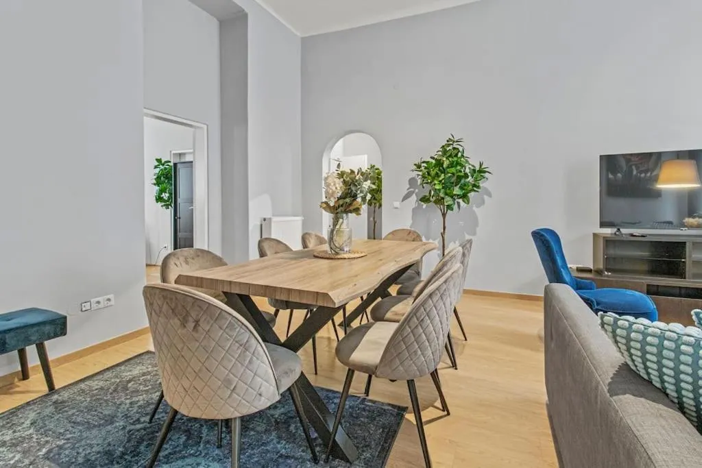 Very Spacious 4BR Apartment close to Matzleinsdorferplatz - 2