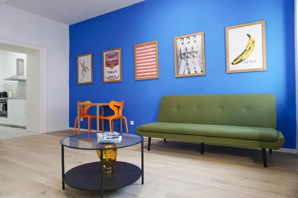 Vibrant Design Apartments – Full Kitchen – Wi-Fi – 18 Mins to City Centre