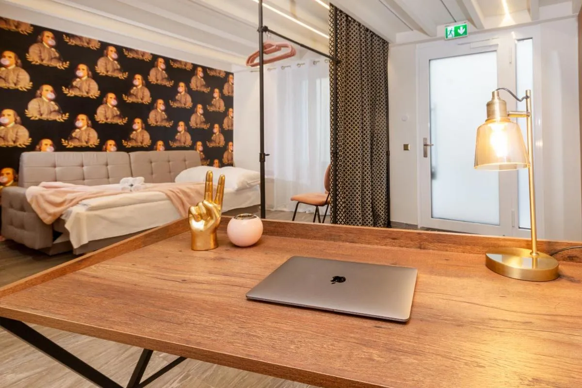 Zentral – Netflix – 2 Stöcke – Arbeitsplatz - 2