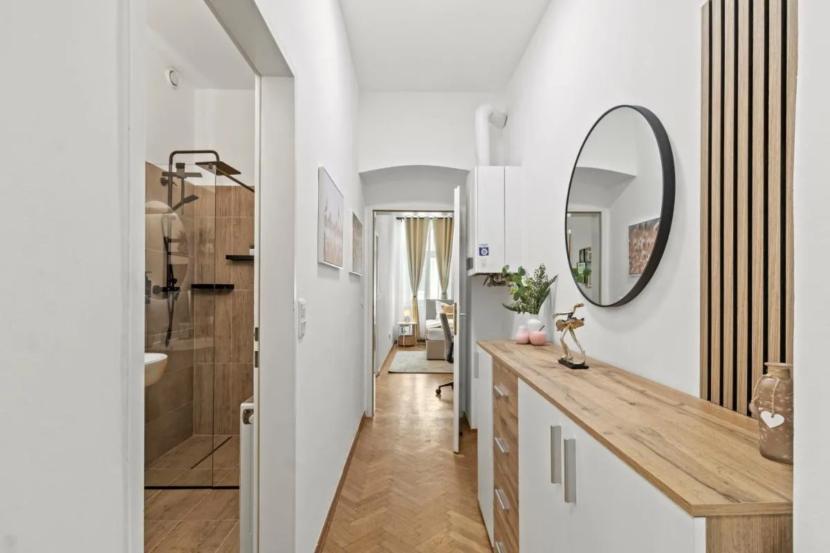 Zentrale, stilvolle und gemütliche Wohnung - 3