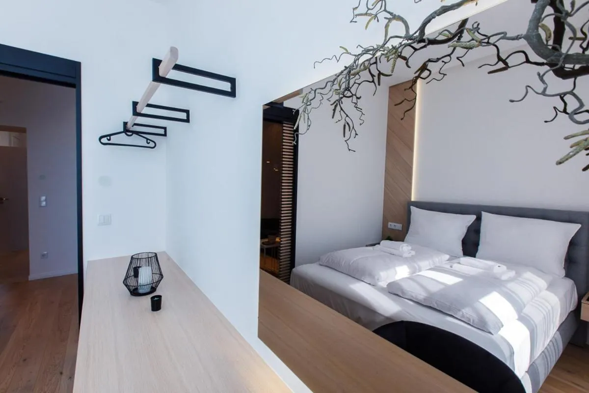 Zeus Design Apartments Unique #36 - 2