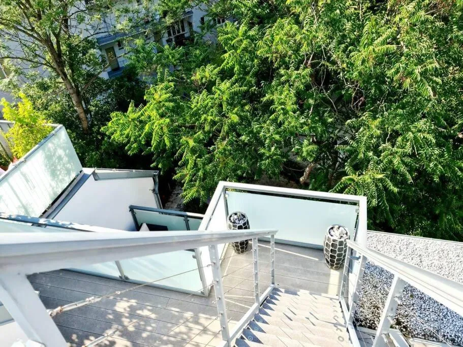 luxury 4 bedroom roof apt with 3 balconies & view - 2