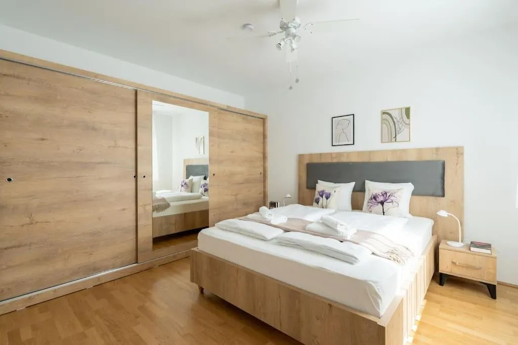 1BR with Balcony, Urban Style by HM - 2
