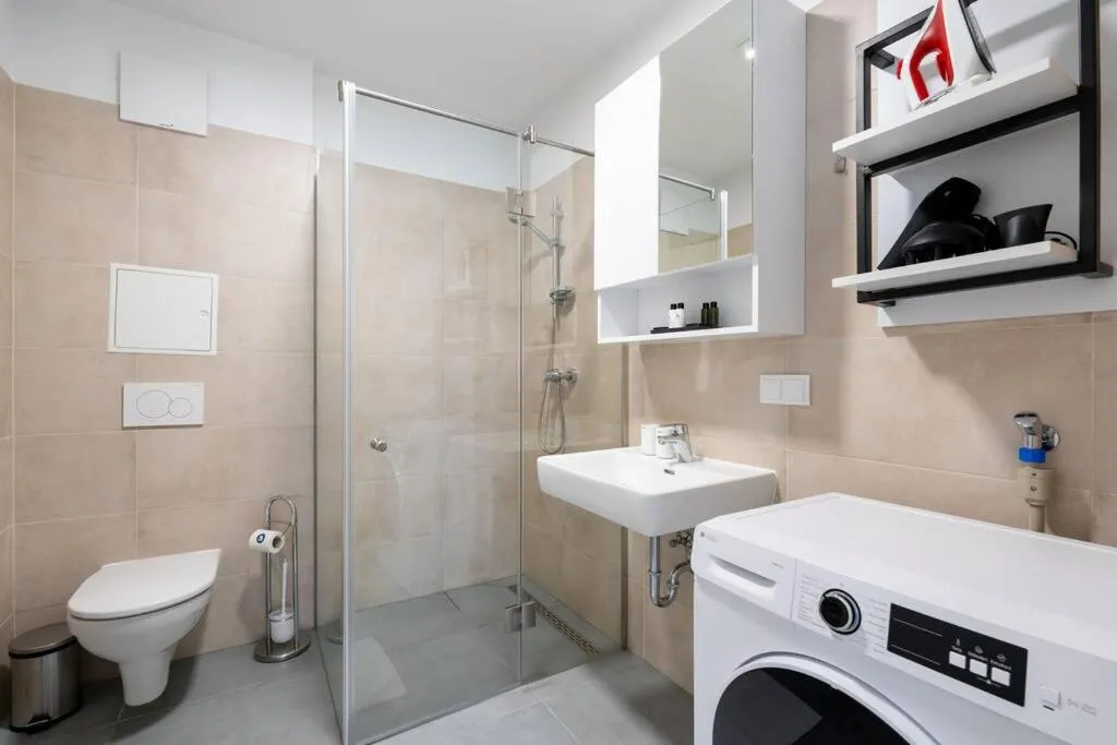 1BR with Balcony, Urban Style by HM - 3