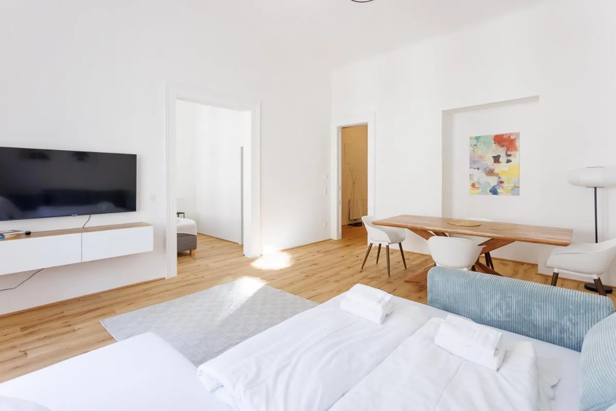 4ty3 Apartments – Stadtpark City Apartment is calling - 3