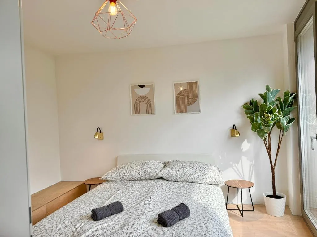 90 m2 Spacious Apartment with Free Parking