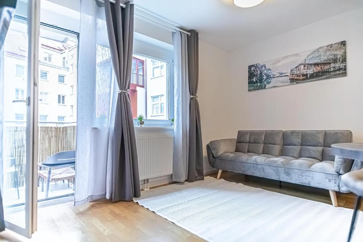 9-Min to City Center, Comfy 1BR,1LR w Balcony - 2