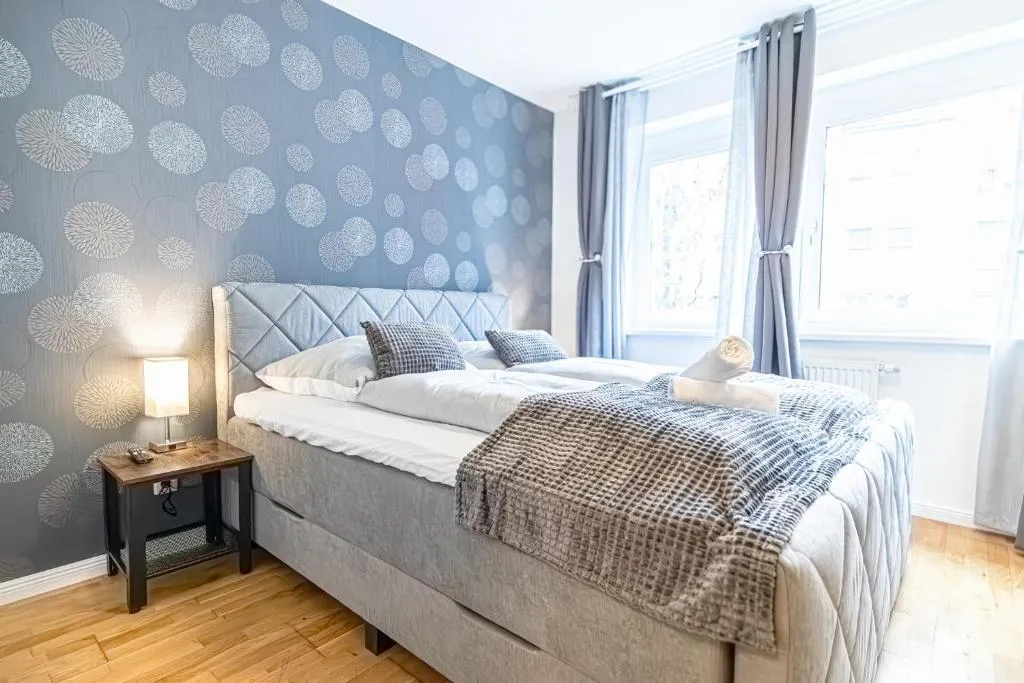 9-Min to City Center, Comfy 1BR,1LR w Balcony