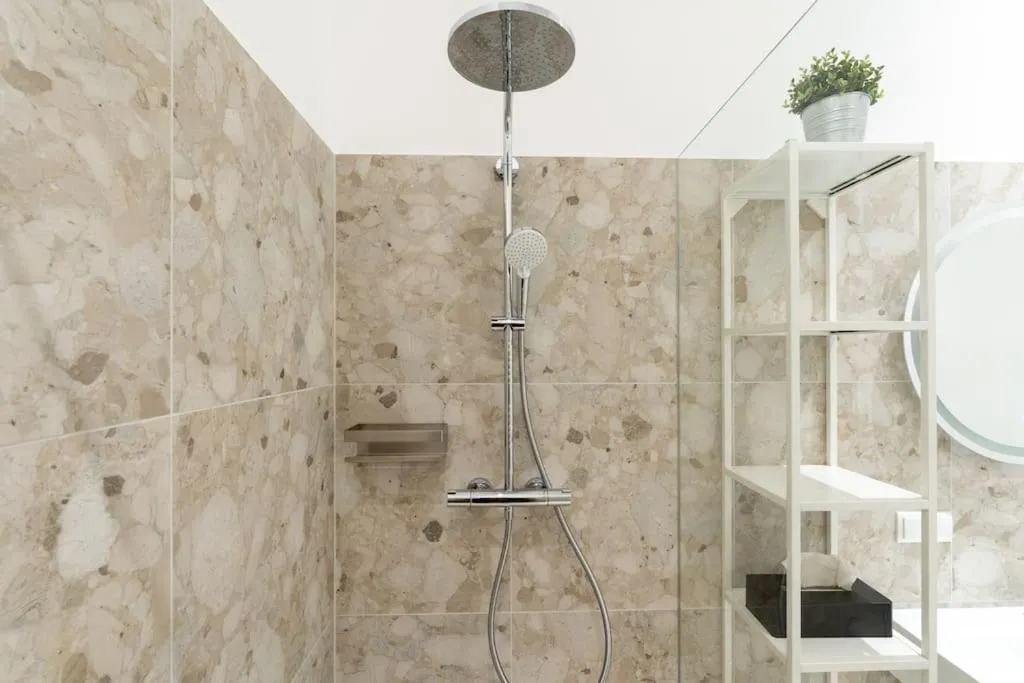 Artful 1BR Suite, City Nearby by HM - 3