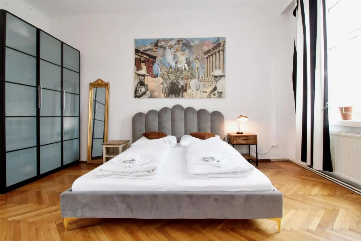 BRIGHT ELEGANT FLAT in Center - 2