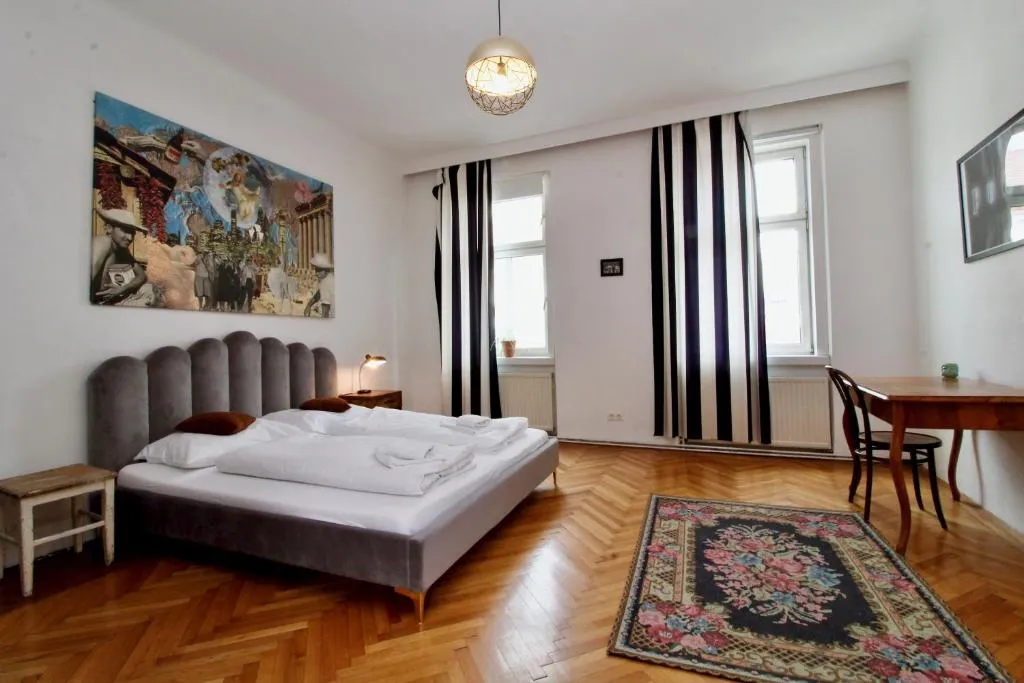 BRIGHT ELEGANT FLAT in Center