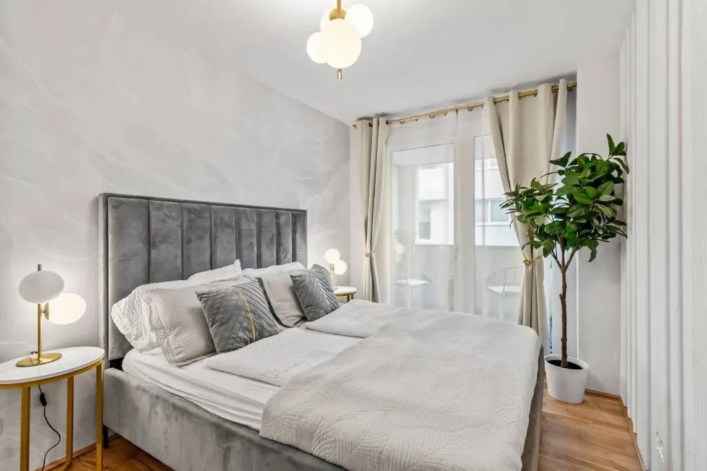 Balkon I Parkplatz I 5 Minuten zum Einkaufszentrum I schnelles WLAN