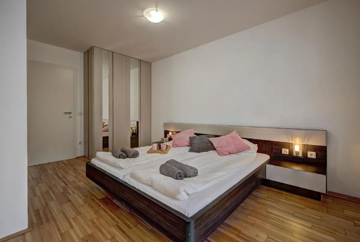 Carin Deluxe II - 2