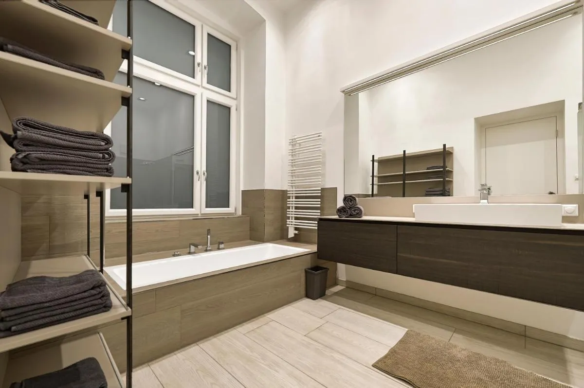 Central Luxury Apartment - 3