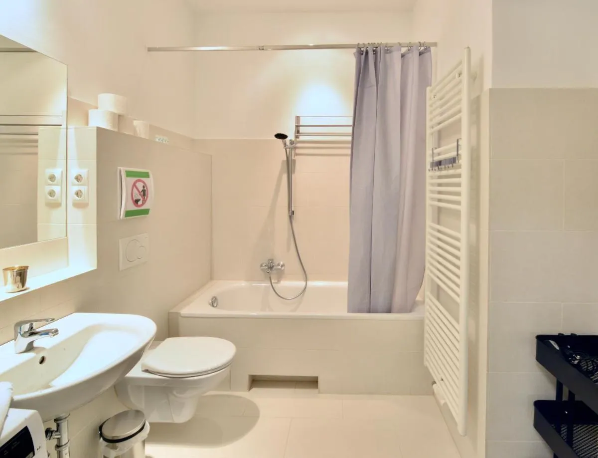 Central & Charming Viennese Flat - 3
